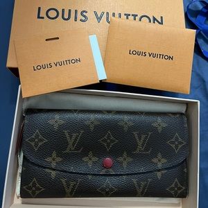 Louis Vuitton Monogram Sarah Wallet